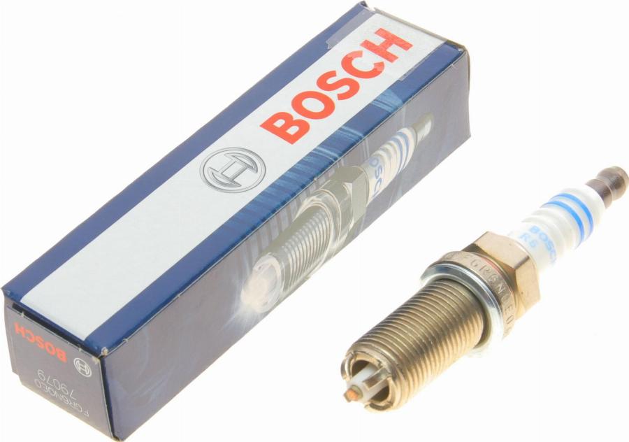 BOSCH 0 242 240 635 - Aizdedzes svece autodraugiem.lv