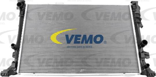 Vemo V30-60-0017 - Radiators, Motora dzesēšanas sistēma autodraugiem.lv